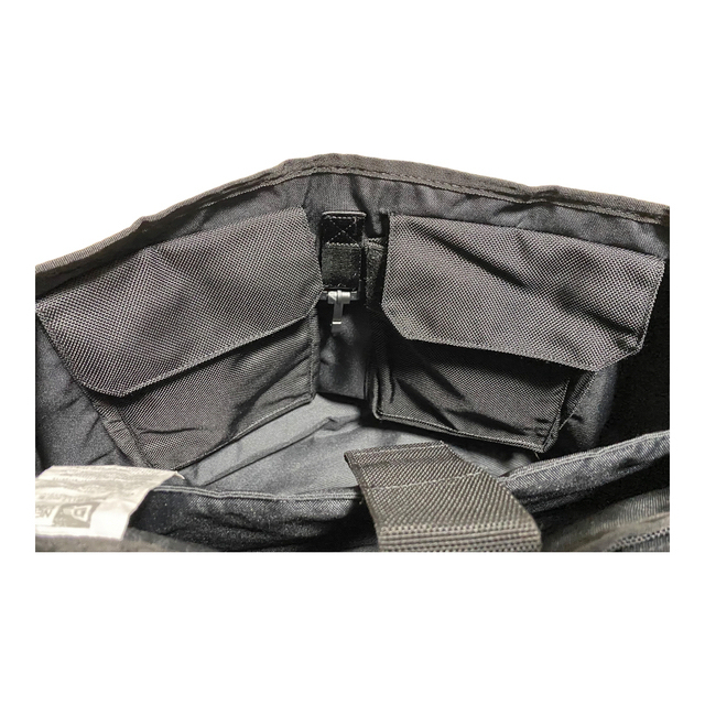 NEW ERA(ニューエラー)の📣𓈒𓏸匿名発送／NEW ERA  メッセンジャーバッグ・大容量 メンズのバッグ(ボディーバッグ)の商品写真