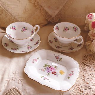 ロイヤルアルバート(ROYAL ALBERT)のお値下げ！難あり♡イギリスアンティーク♡カップソーサーセットヴィンテージ(食器)