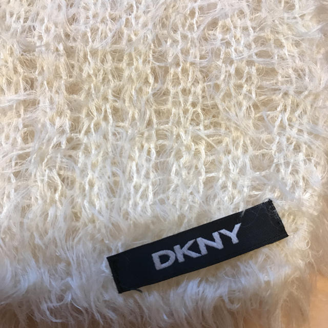 DKNY(ダナキャランニューヨーク)の美品  DKNY マフラー レディースのファッション小物(マフラー/ショール)の商品写真