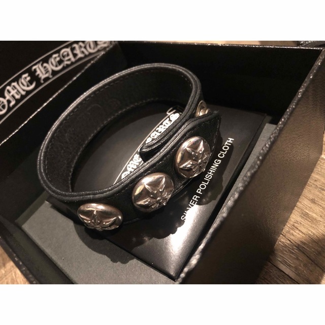 クロムハーツCHROME HEARTS 3BTN 2SNPレザーブレスレット