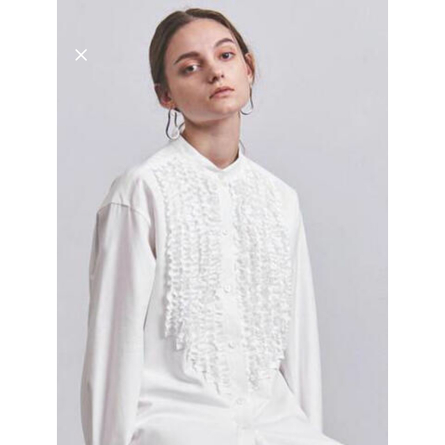 UNITED ARROWS(ユナイテッドアローズ)のフリルシャツ白 レディースのトップス(シャツ/ブラウス(長袖/七分))の商品写真