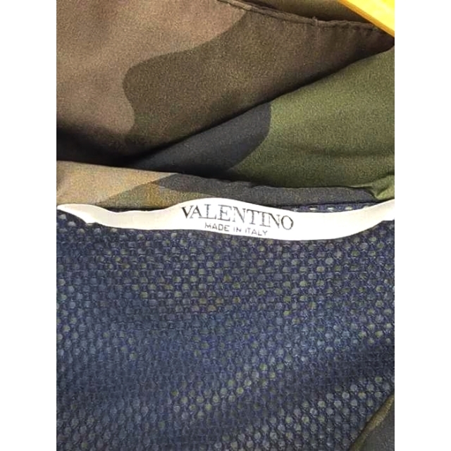 VALENTINO(ヴァレンティノ)のValentino(ヴァレンティノ) メンズ アウター ジャケット メンズのジャケット/アウター(マウンテンパーカー)の商品写真
