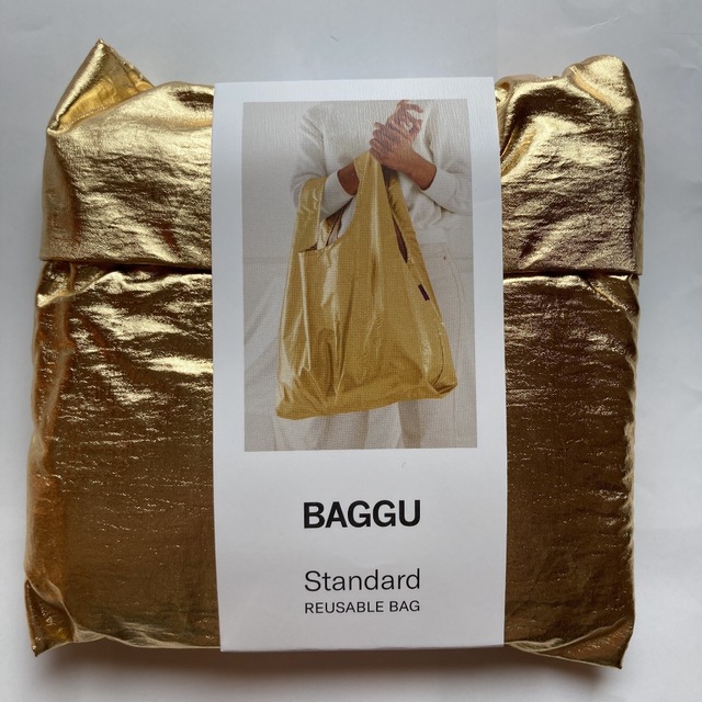 BAGGU メタリック　スタンダード　ゴールド レディースのバッグ(エコバッグ)の商品写真