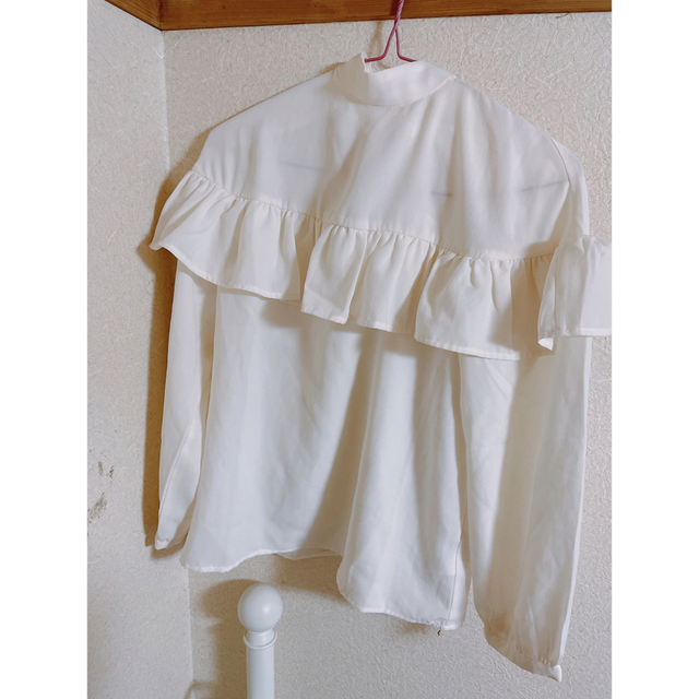 再入荷♪ トップス 【新品タグ付き】yori フクレフレアブラウス
