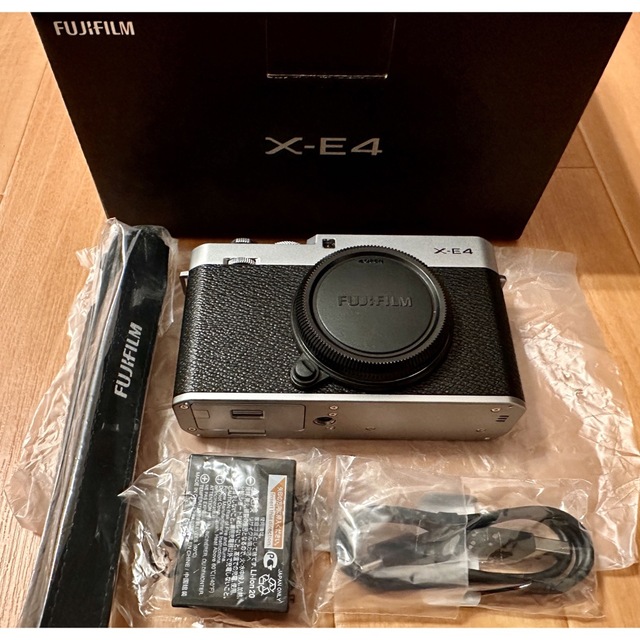 日本未発売】 富士フイルム - 保証あり シルバー ボディ X-E4 FUJIFILM ...