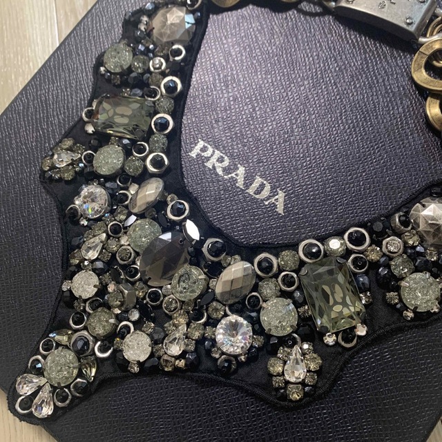 PRADA(プラダ)の最安セール中！未使用　プラダ　ビジュー　カラーストーン　ネックレス レディースのアクセサリー(ネックレス)の商品写真