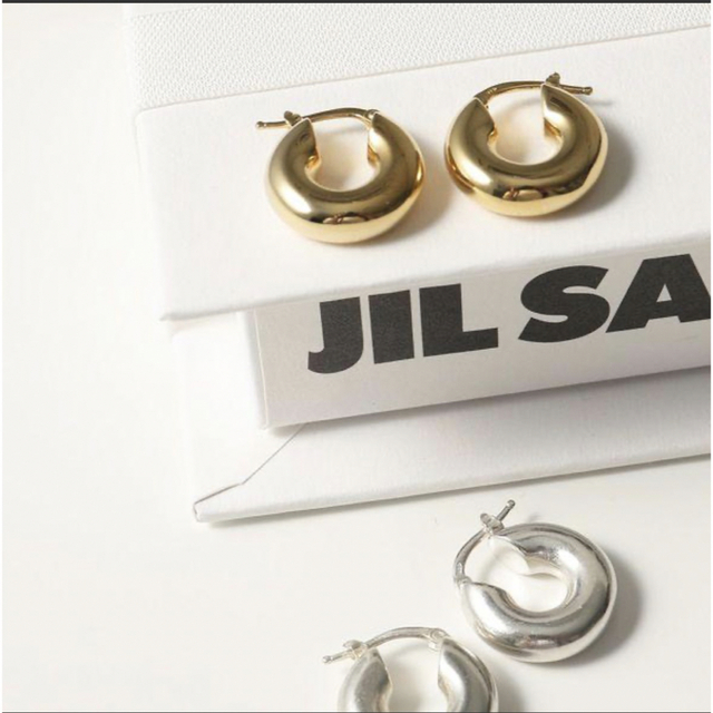 Jil Sander(ジルサンダー)のJIL SANDER ジルサンダー ゴールド　フープピアス レディースのアクセサリー(ピアス)の商品写真