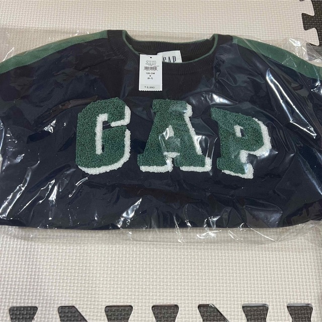 GAP(ギャップ)のGAPギャップロゴサガラ刺繍コージーセーターネイビー×グリーン120 キッズ/ベビー/マタニティのキッズ服男の子用(90cm~)(ニット)の商品写真