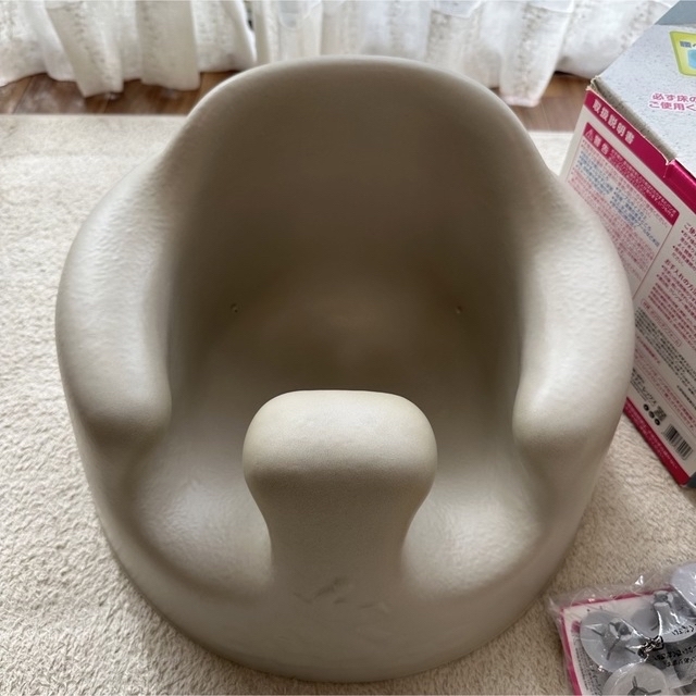 Bumbo(バンボ)のバンボ　ベージュ キッズ/ベビー/マタニティのキッズ/ベビー/マタニティ その他(その他)の商品写真