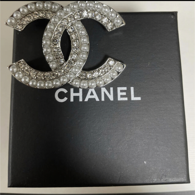 CHANEL(シャネル)のCHANEL ブローチ レディースのアクセサリー(ブローチ/コサージュ)の商品写真