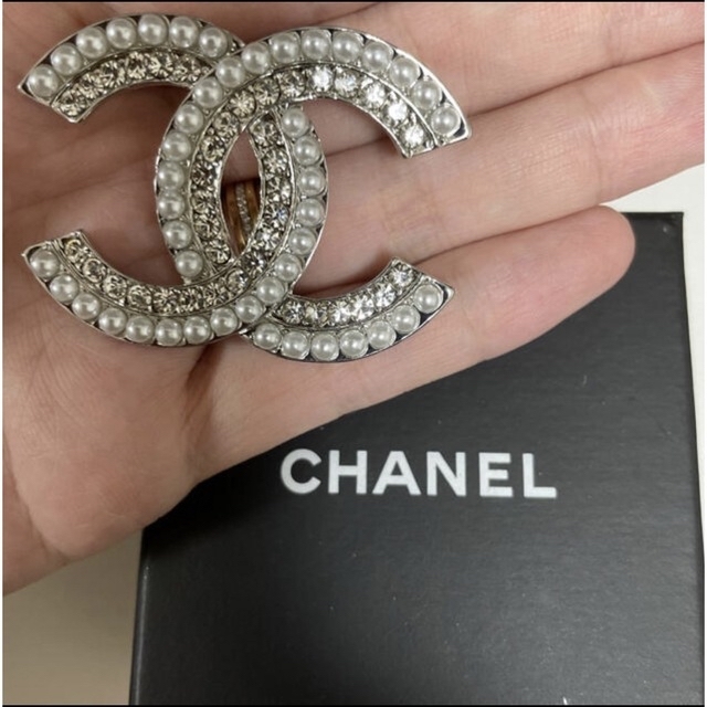 CHANEL(シャネル)のCHANEL ブローチ レディースのアクセサリー(ブローチ/コサージュ)の商品写真