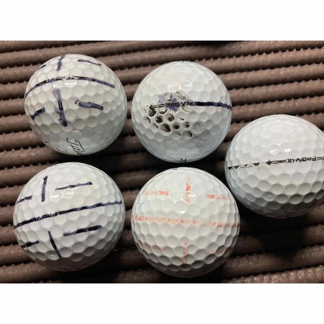 Titleist(タイトリスト)のロストボール　タイトリスト prov1 v1x 24球 チケットのスポーツ(ゴルフ)の商品写真