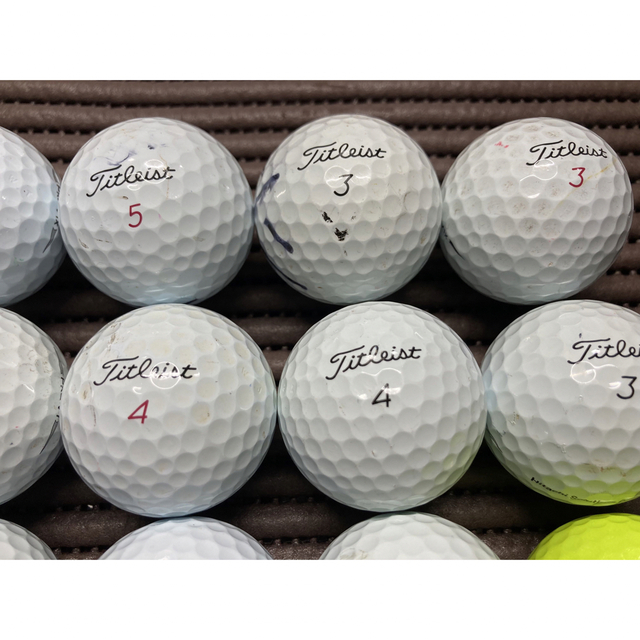 Titleist(タイトリスト)のロストボール　タイトリスト prov1 v1x 24球 チケットのスポーツ(ゴルフ)の商品写真