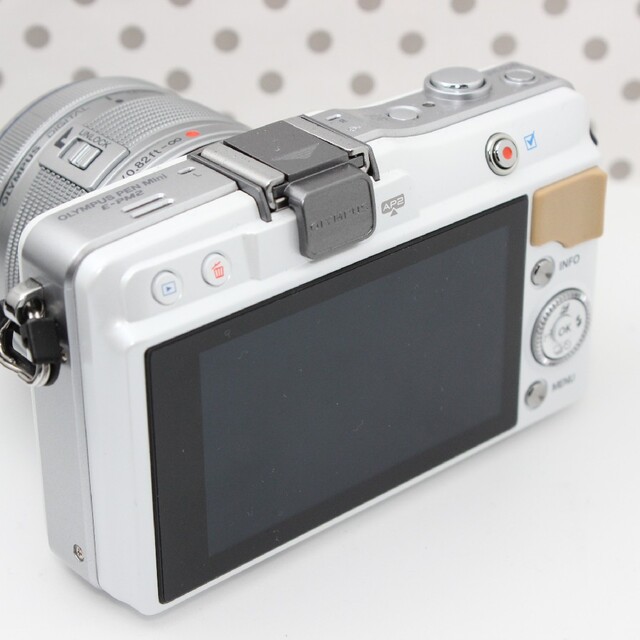 初心者の方にオススメのカメラ❤WiFi SDカード付き❤ オリンパス PM2 ミラーレスカメラ おまけ付き