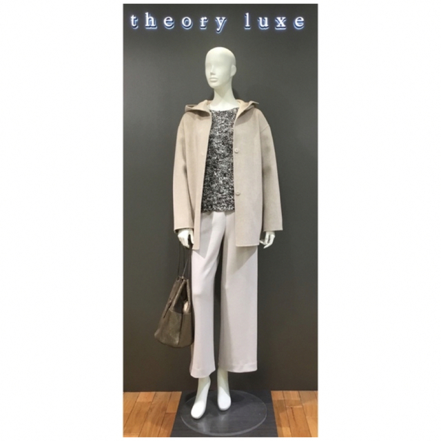 Theory luxe(セオリーリュクス)のTheory luxe 19aw ショート丈フード付きコート レディースのジャケット/アウター(ピーコート)の商品写真