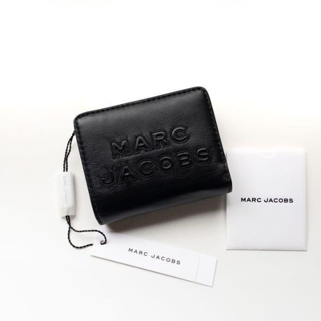 新品 MARC JACOBS マークジェイコブス 2つ折り財布 コンパクト