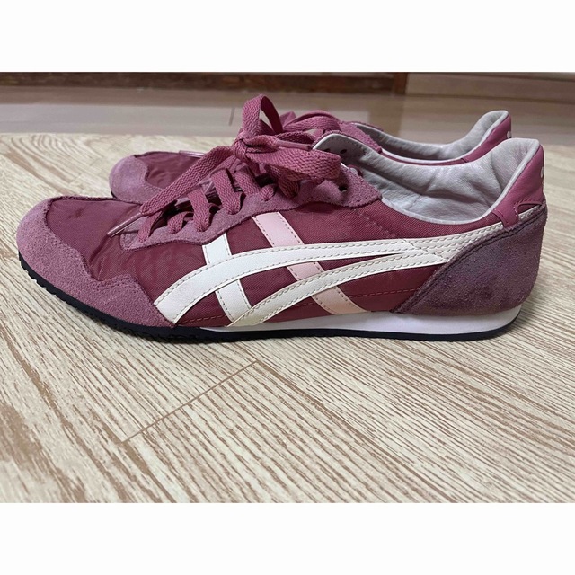 Onitsuka Tiger(オニツカタイガー)のonitsuka tigerスニーカー 25.5センチ レディースの靴/シューズ(スニーカー)の商品写真