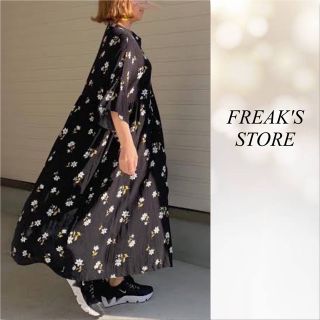 フリークスストア(FREAK'S STORE)の【FREAK'S STOREフリークスストア】新品タグ付き花柄ガウンワンピース(ロングワンピース/マキシワンピース)