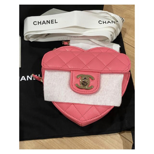 CHANEL(シャネル)のシャネル　ハートシェイプバック レディースのバッグ(ショルダーバッグ)の商品写真