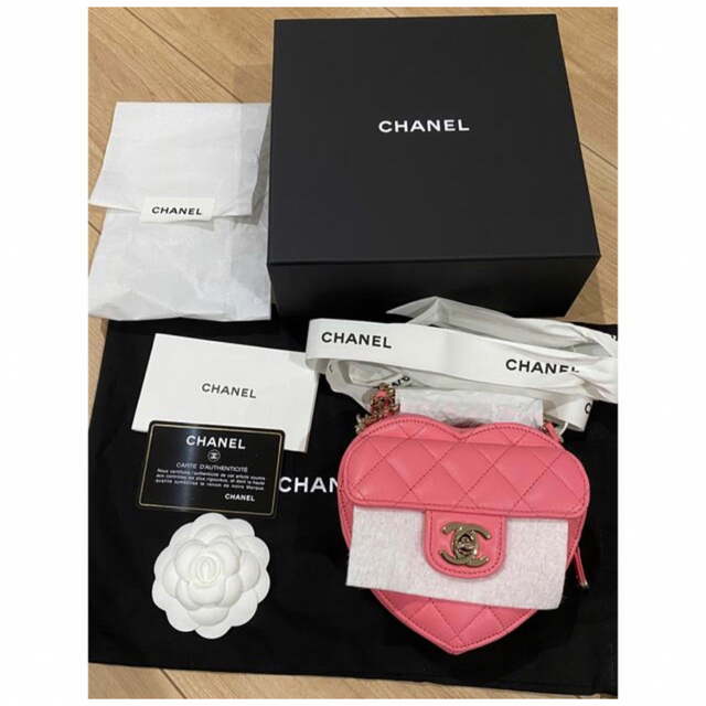 CHANEL(シャネル)のシャネル　ハートシェイプバック レディースのバッグ(ショルダーバッグ)の商品写真