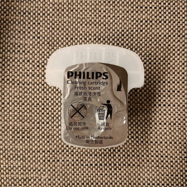 PHILIPS(フィリップス)のPHILIPS　クリーニングカートリッジ スマホ/家電/カメラの美容/健康(メンズシェーバー)の商品写真