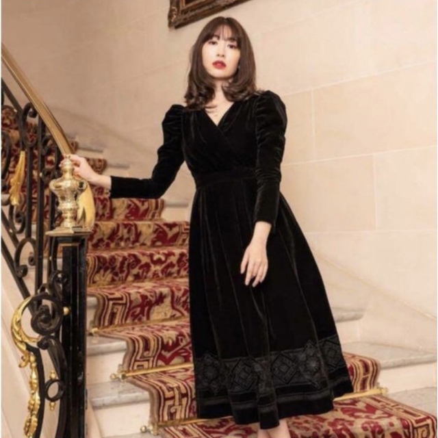 レディースherlipto Embroidered Velour Midi Dress