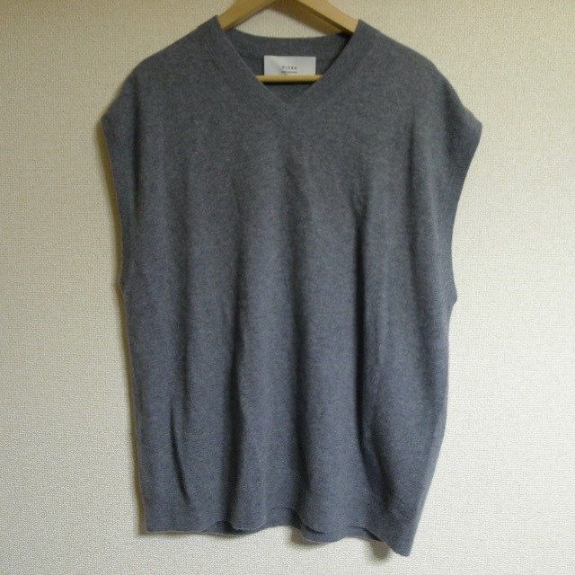 COMOLI - URBAN RESEARCH 別注 PICEA BABY CASHMEREベスト