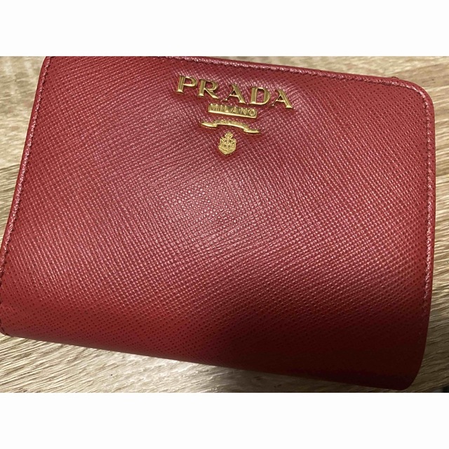 二つ折り【最終値下げ】PRADA サフィアーノレザー メタルロゴ