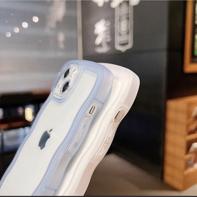 iPhone11 携帯ケース うねうね 紐 ホワイト 韓国 ショルダー 白 スマホ/家電/カメラのスマホアクセサリー(iPhoneケース)の商品写真