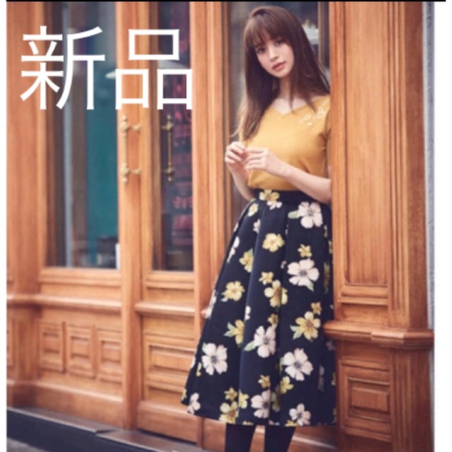 お値下げ可花柄ワンピース デビュードフィオレ 新品未使用タグ付き