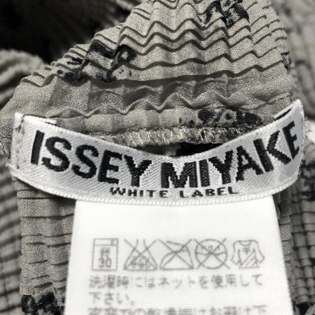 ISSEY MIYAKE(イッセイミヤケ)のイッセイミヤケ 半袖カットソー サイズ2 M レディースのトップス(カットソー(半袖/袖なし))の商品写真