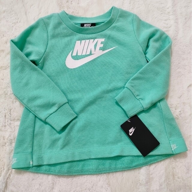 NIKE(ナイキ)の新品☆100cm NIKE 長袖レーナー チュニック スウェット キッズ 子供服 キッズ/ベビー/マタニティのキッズ服女の子用(90cm~)(Tシャツ/カットソー)の商品写真