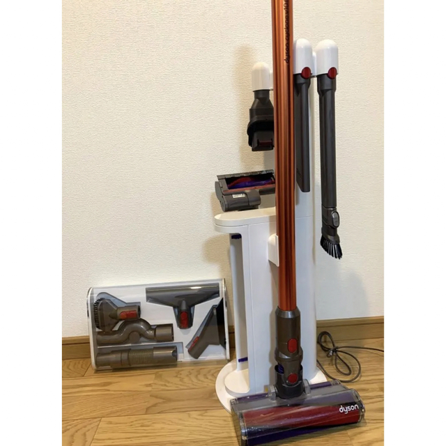 新しく着き Dyson 収納ドッグ ツール９点セット 美品 fluffy V10