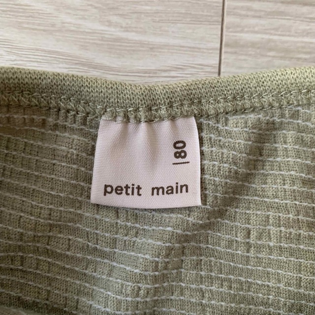 petit main(プティマイン)のpetit main 80 Tシャツ　グリーン　ショートパンツ　セット売りのみ キッズ/ベビー/マタニティのベビー服(~85cm)(Ｔシャツ)の商品写真