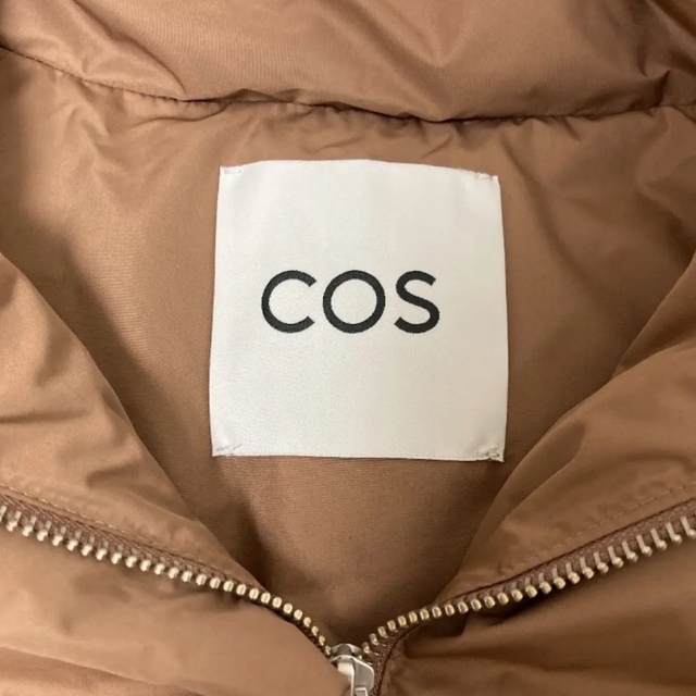 COS(コス)の 新品　ＣＯＳ　コス　ダウン インナーダウン レディースのジャケット/アウター(ダウンジャケット)の商品写真