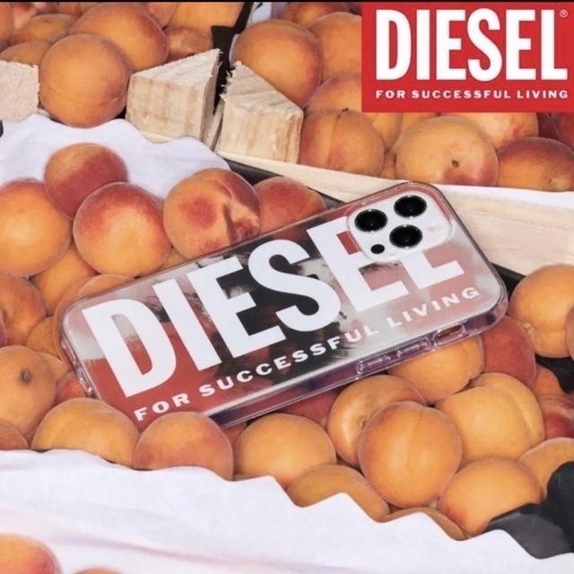 DIESEL(ディーゼル)のiPhone 13pro DIESEL クリアケース レッドカモフラージュ スマホ/家電/カメラのスマホアクセサリー(iPhoneケース)の商品写真