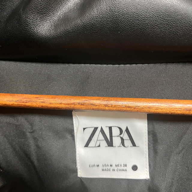 ZARA(ザラ)のZARA ダウンジャケット　フェイクレザー レディースのジャケット/アウター(ダウンジャケット)の商品写真