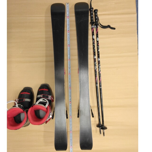 子供用　スキー板　100cm　ブーツ　22cm　ストック　スキーセットです。