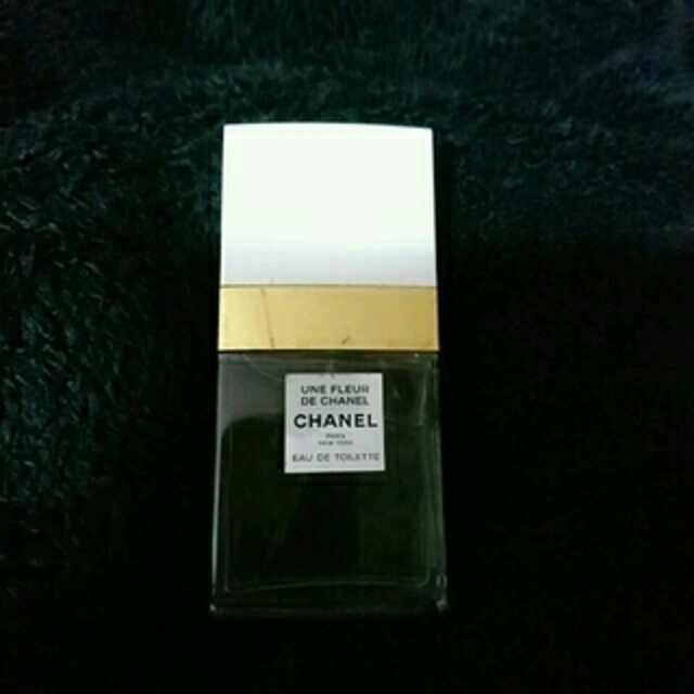 CHANEL(シャネル)のシャネル une fleur de CHANEL アンフルールドゥシャネル コスメ/美容の香水(香水(女性用))の商品写真