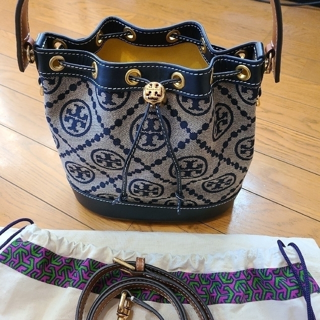 Tory Burch(トリーバーチ)のトリーバーチ　Tモノグラムジャガードバケットバッグ　ミディアムサイズ レディースのバッグ(ショルダーバッグ)の商品写真