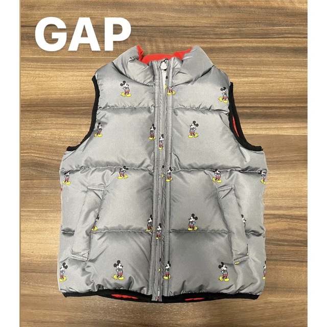 babyGAP(ベビーギャップ)の1回着用！GAP  キッズ　中綿ベスト　4years キッズ/ベビー/マタニティのキッズ服男の子用(90cm~)(ジャケット/上着)の商品写真