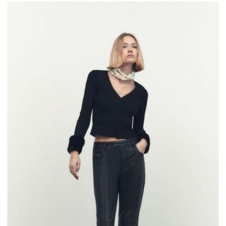 ザラ(ZARA)のZARA  ニットカーディガンフェイクファーVネックカーディガン(カーディガン)