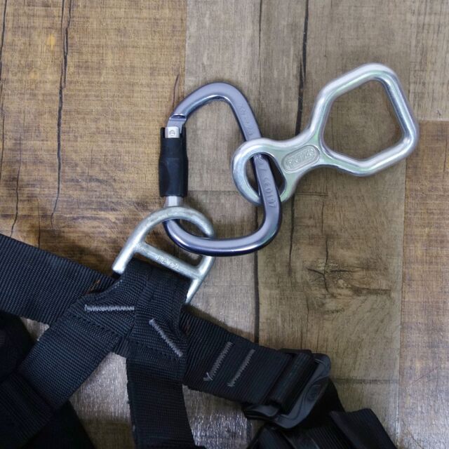 ペツル PETZL クライミングハーネス カラビナ2個セット クライミング 登山 バックカントリー アウトドア