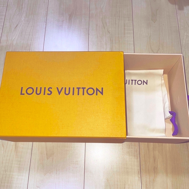 LOUIS VUITTON(ルイヴィトン)のルイヴィトン 箱 プレゼント用 レディースのバッグ(ショップ袋)の商品写真