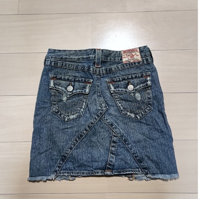 True Religion(トゥルーレリジョン)のﾄｩﾙｰﾚﾘｼﾞｮﾝ  ダメージデニムミニスカート レディースのスカート(ミニスカート)の商品写真