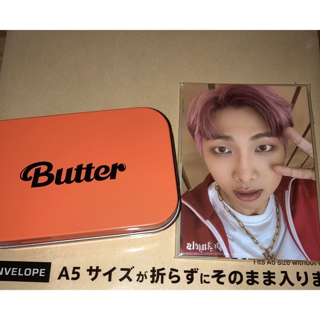 防弾少年団(BTS)(ボウダンショウネンダン)のbutter カーディガン　トレカ　セット BTS  エンタメ/ホビーのタレントグッズ(アイドルグッズ)の商品写真