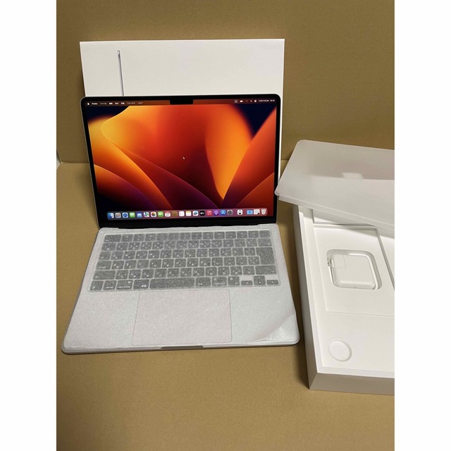 ほぼ新品　Macbook Air M2 13.6インチ　2022 シルバー