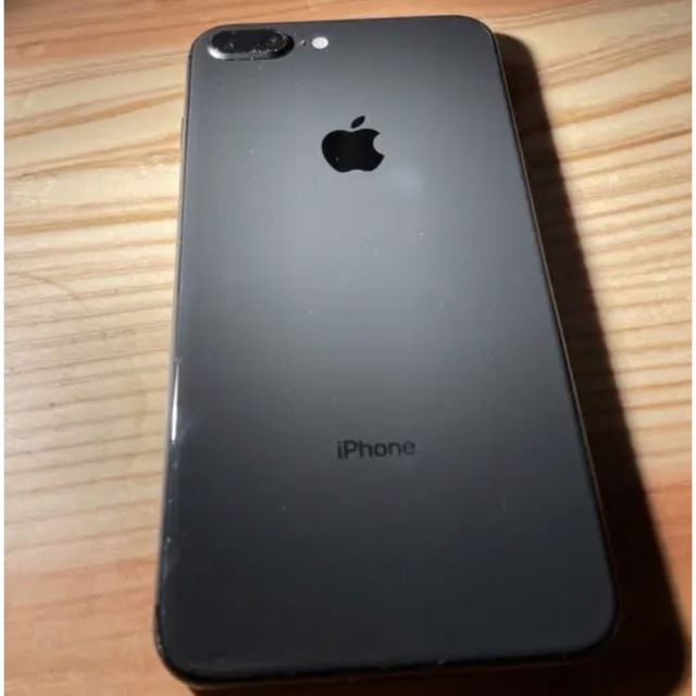 iPhone(アイフォーン)のiPhone8 Plus Space Gray 64GB SIMフリー　ケース付 スマホ/家電/カメラのスマートフォン/携帯電話(スマートフォン本体)の商品写真