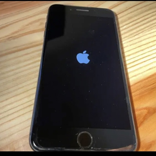 iPhone(アイフォーン)のiPhone8 Plus Space Gray 64GB SIMフリー　ケース付 スマホ/家電/カメラのスマートフォン/携帯電話(スマートフォン本体)の商品写真