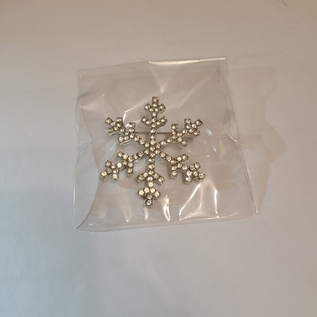 Her lip to(ハーリップトゥ)のHLT Snowflake Brooch エンタメ/ホビーのコレクション(ノベルティグッズ)の商品写真